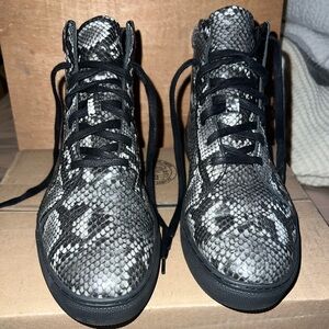 Maison Forte Odesa‎ High-top embossed Snakeskin Print Sneakers Size 8.5 EUC!